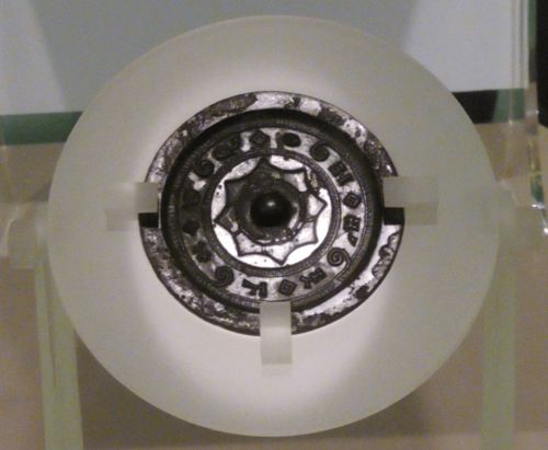 上海博物馆珍藏近百万件文物,件件都是精品,其中一件堪称国宝级