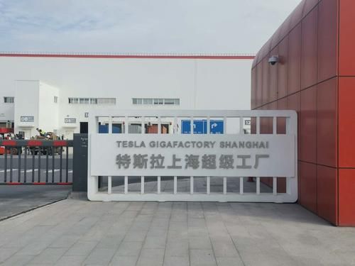 品玩揭短,特斯拉翻脸,百分百甩锅只会让消费者更加失望